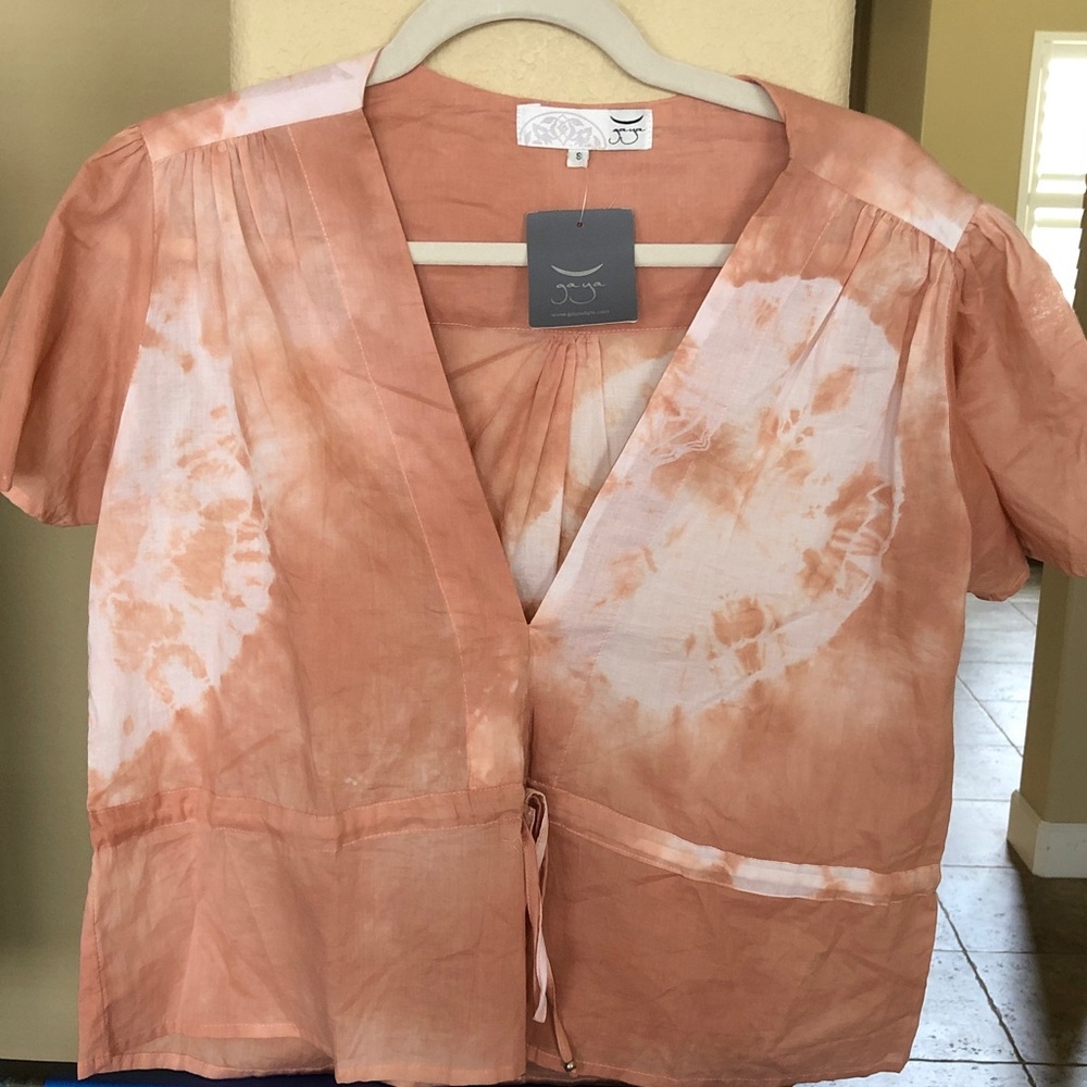Light Coral Tie-Dye V-Neck Women's Top - Picture 3 of 8